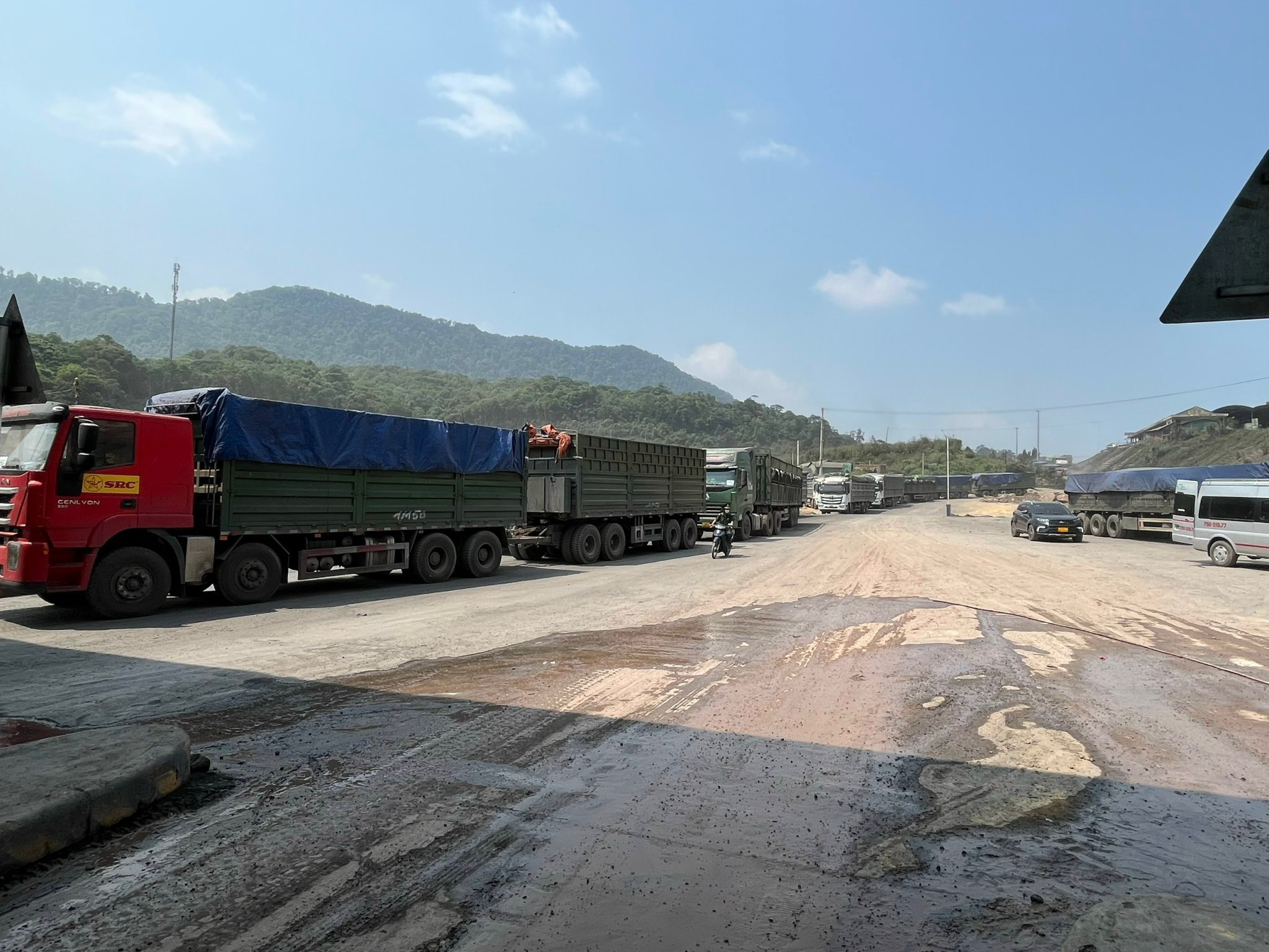 Thống nhất chủ trương làm băng tải vận chuyển than từ Lào về Việt Nam