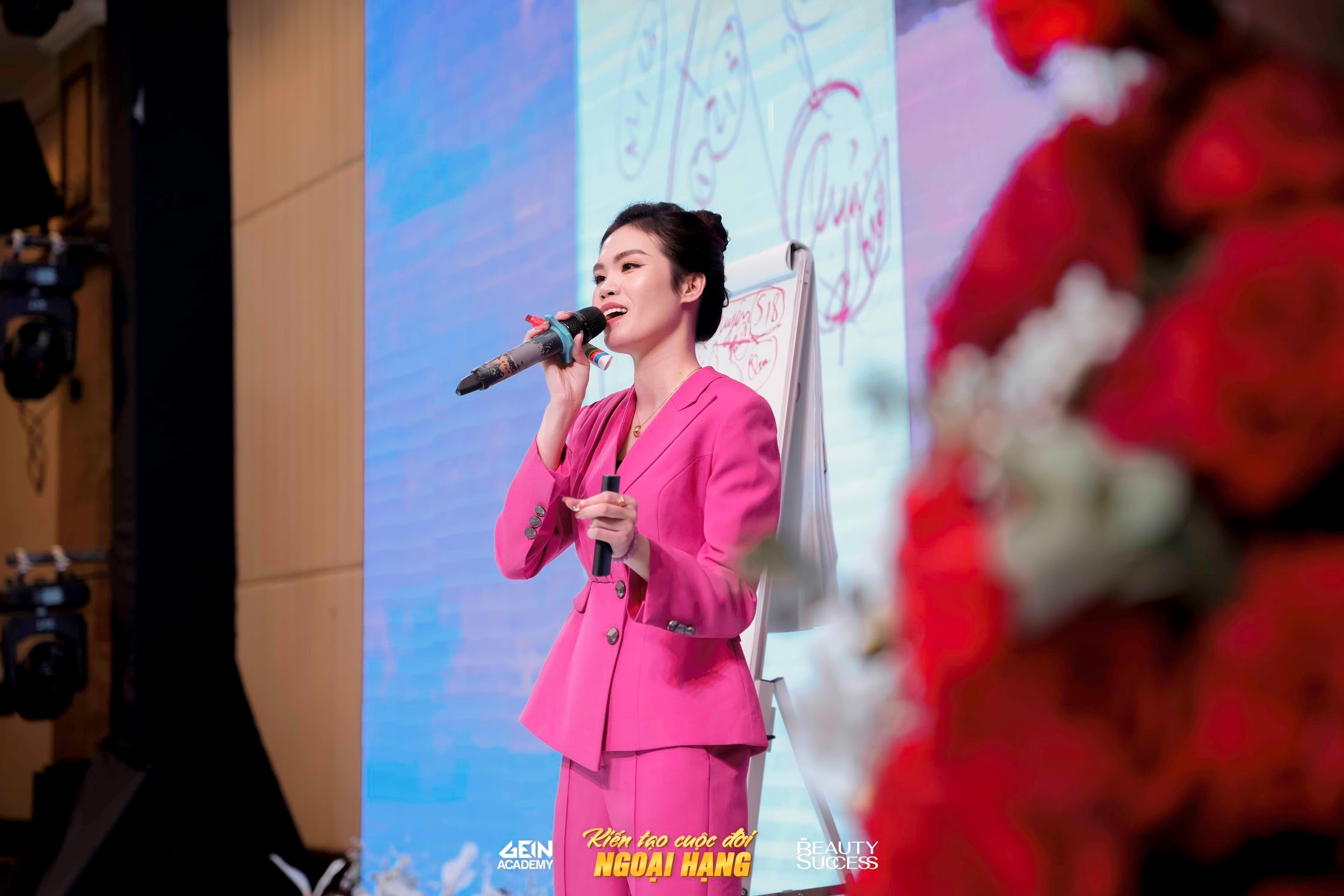 Hình mẫu phụ nữ– CCO Nguyễn Bích Ngọc tự tin thắp sáng cuộc đời mình