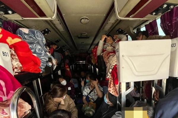 Khách tố xe 45 chỗ nhồi nhét 70 người, chủ xe khẳng định không đúng